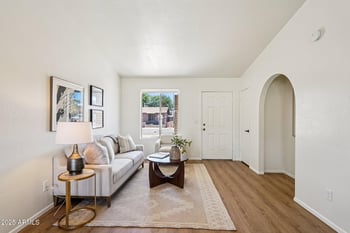 124 Bluefield Ave, Phoenix, AZ 85023