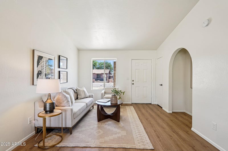 124 Bluefield Ave, Phoenix, AZ 85023