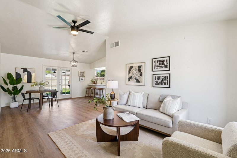 124 Bluefield Ave, Phoenix, AZ 85023