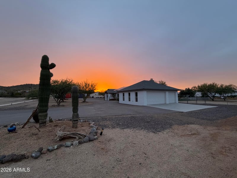 1240 E Paint Your Wagon Trl, Phoenix, AZ 85085