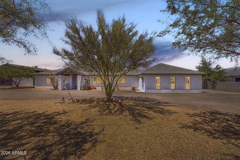 1240 E Paint Your Wagon Trl, Phoenix, AZ 85085