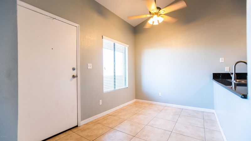 1241 N 48th St #203, Phoenix, AZ 85008
