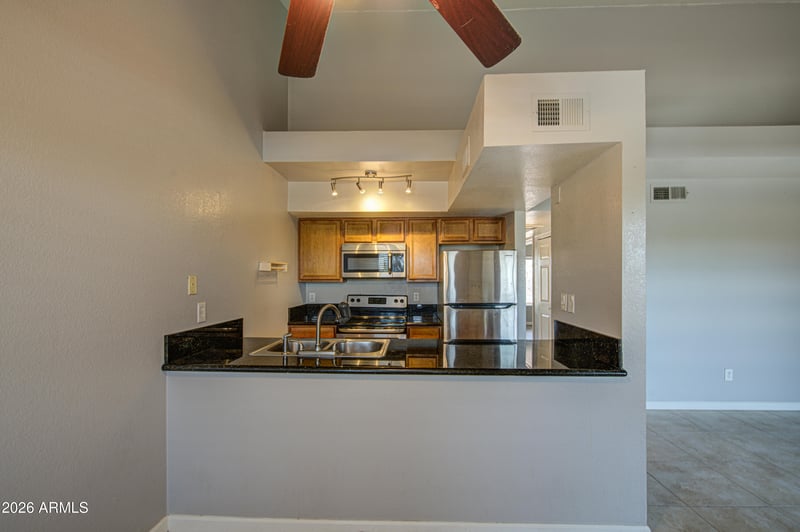 1241 N 48th St #211, Phoenix, AZ 85008