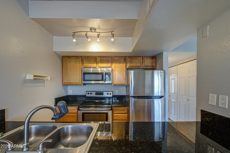 1241 N 48th St #211, Phoenix, AZ 85008