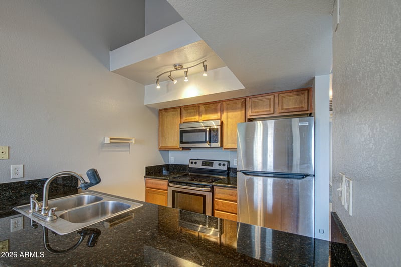 1241 N 48th St #211, Phoenix, AZ 85008