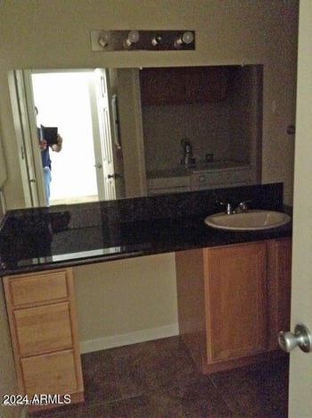 1241 48th St #Apt 214, Phoenix, AZ 85008