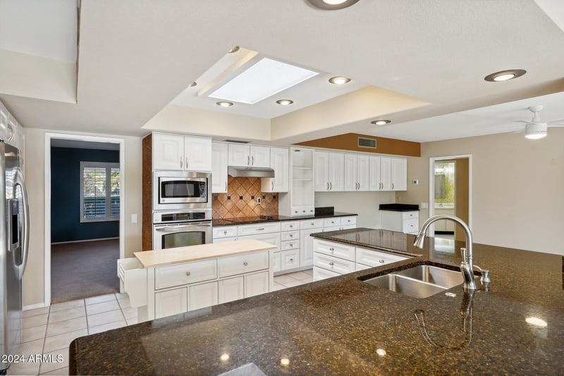 12423 Rock Springs Dr, Sun City West, AZ 85375