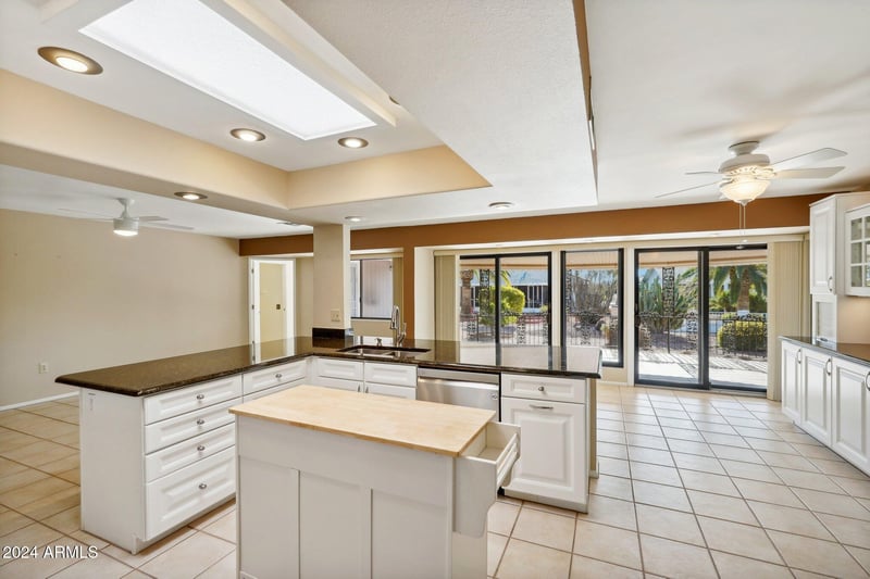 12423 Rock Springs Dr, Sun City West, AZ 85375