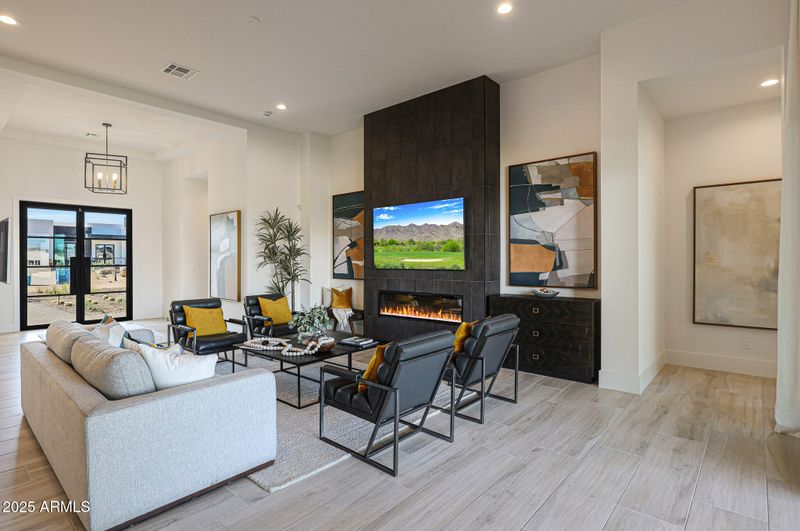1244 E Smokehouse Trl, Phoenix, AZ 85085