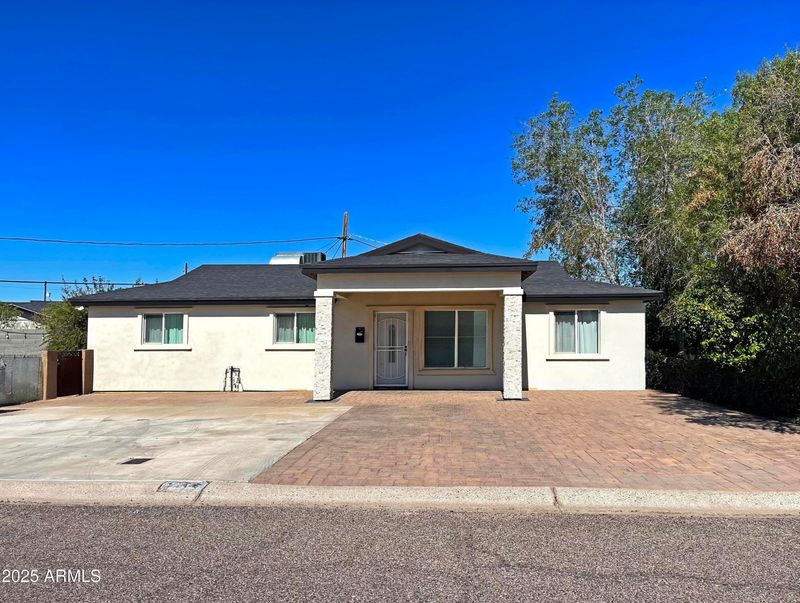 1245 N Oakleaf Dr, Phoenix, AZ 85008
