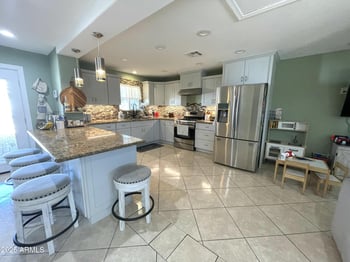 1245 Oakleaf Dr, Phoenix, AZ 85008