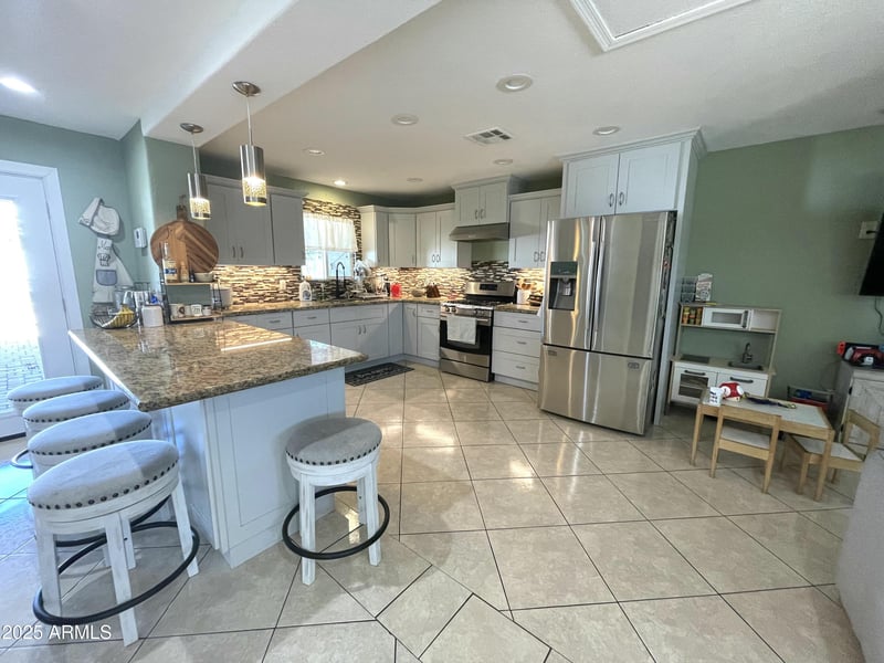 1245 Oakleaf Dr, Phoenix, AZ 85008