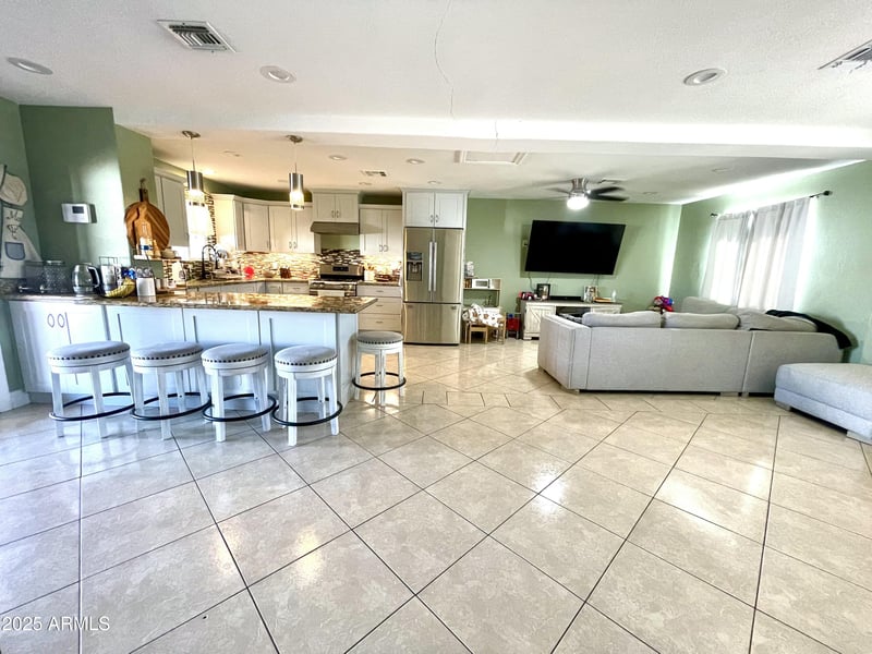 1245 Oakleaf Dr, Phoenix, AZ 85008