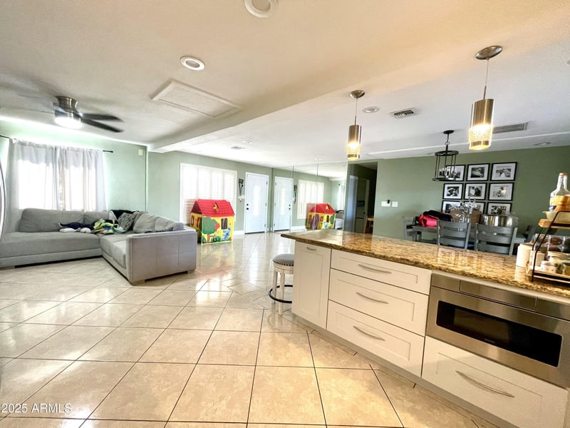 1245 Oakleaf Dr, Phoenix, AZ 85008