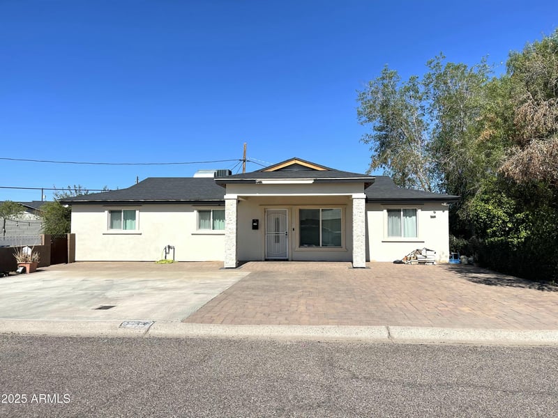 1245 Oakleaf Dr, Phoenix, AZ 85008