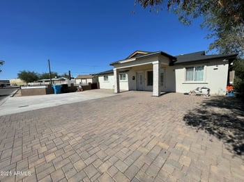 1245 Oakleaf Dr, Phoenix, AZ 85008