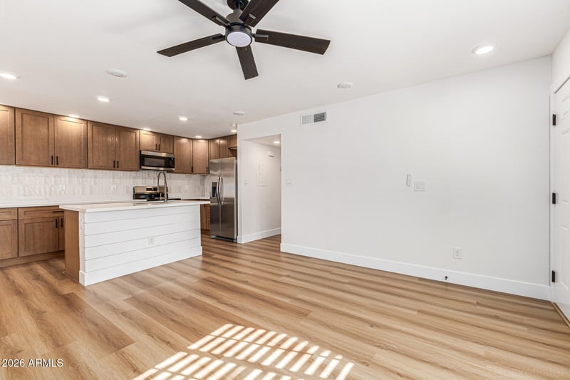 1245 1st St #219, Tempe, AZ 85281