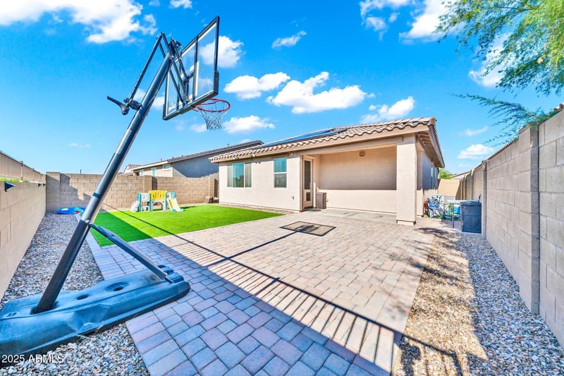 12451 Kaler Dr, Glendale, AZ 85307