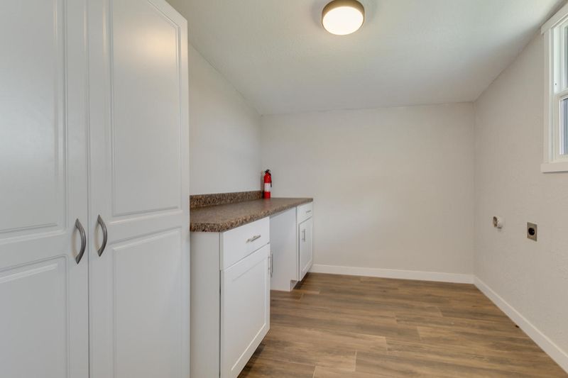 1247 N 24th St, Mesa, AZ 85213