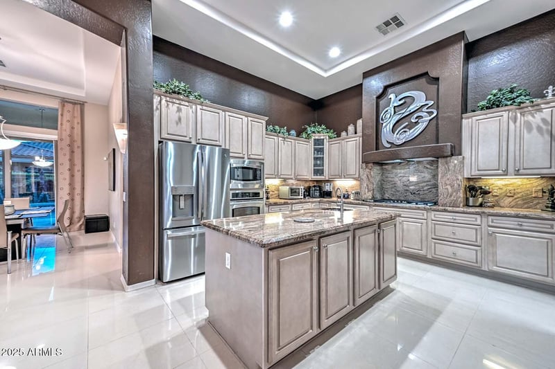 12477 Fetlock Trl, Peoria, AZ 85383