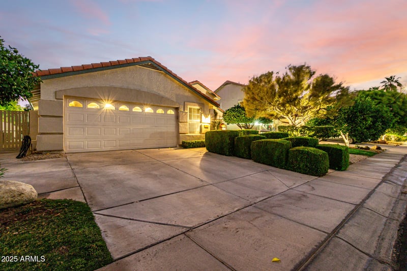 12480 57th Dr, Glendale, AZ 85304