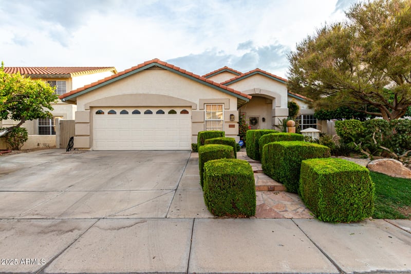 12480 57th Dr, Glendale, AZ 85304