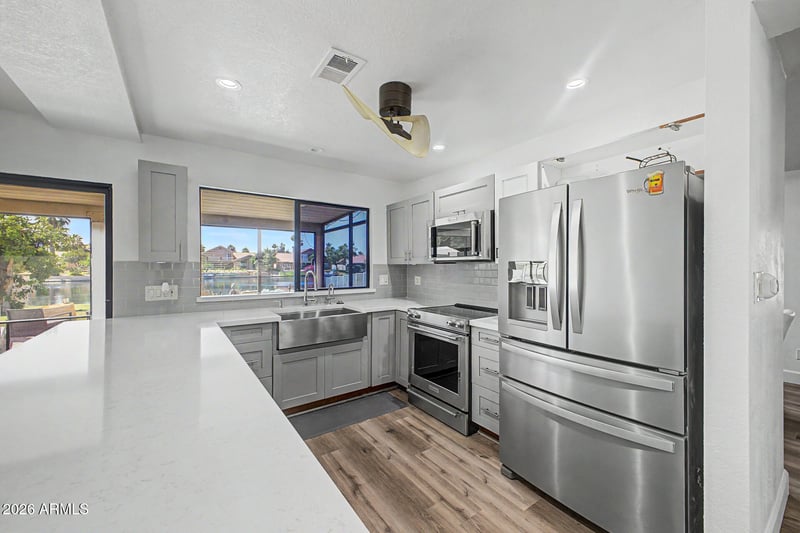 125 Lakeview Blvd, Chandler, AZ 85225