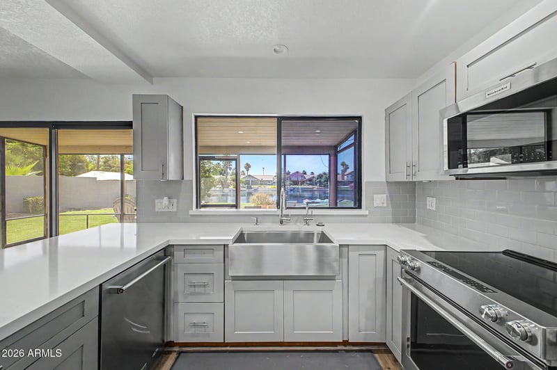 125 Lakeview Blvd, Chandler, AZ 85225