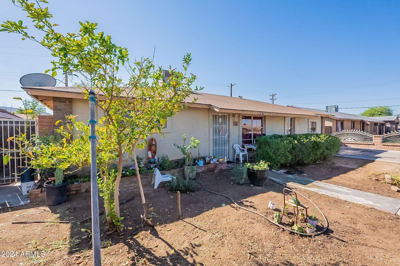 125 W Harwell Rd, Phoenix, AZ 85041