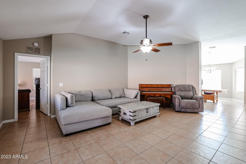 1250 E Commerce Ave, Gilbert, AZ 85234