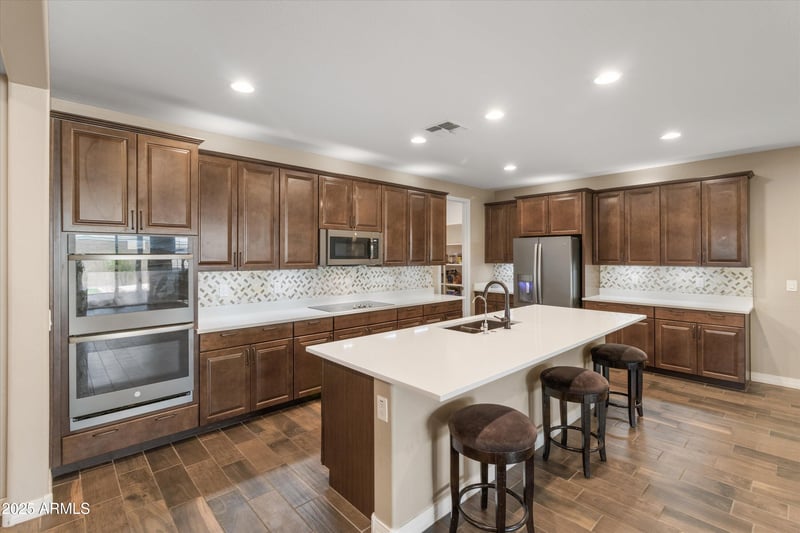 12516 Mclellan Ct, Glendale, AZ 85307