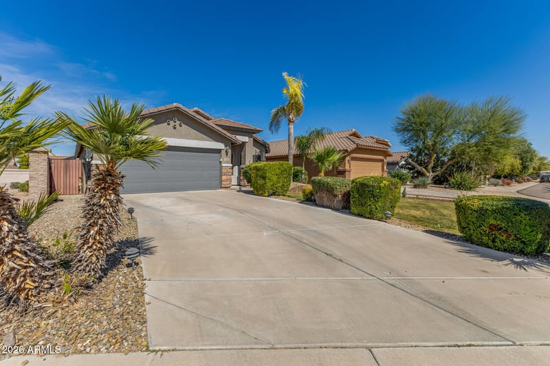 1252 Oak Tree Ln, San Tan Valley, AZ 85143