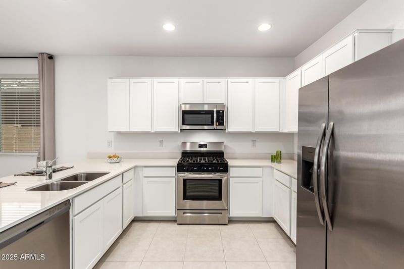 12524 Trumbull Rd, Avondale, AZ 85323