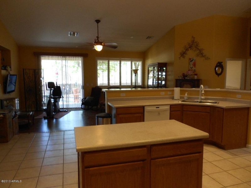 126 E Constitution Ct, Gilbert, AZ 85296