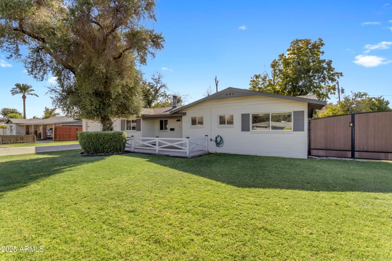 126 Fraser Dr, Mesa, AZ 85203