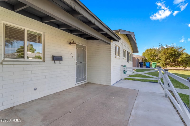 126 Fraser Dr, Mesa, AZ 85203