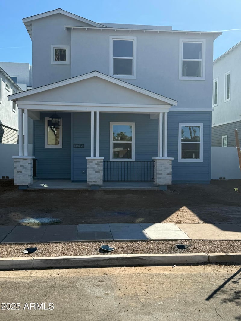 126 Holcomb Ln, Phoenix, AZ 85003