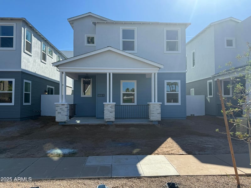 126 Holcomb Ln, Phoenix, AZ 85003