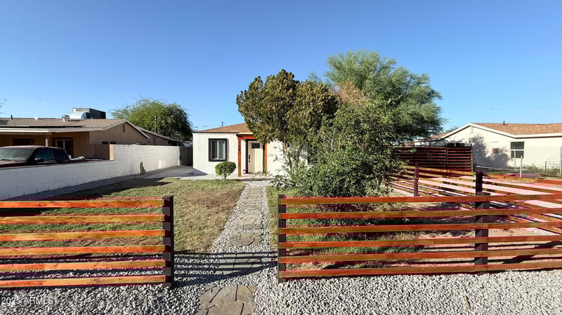 126 Pueblo Ave, Phoenix, AZ 85041