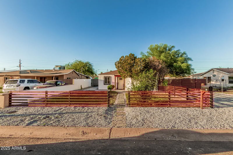 126 Pueblo Ave, Phoenix, AZ 85041
