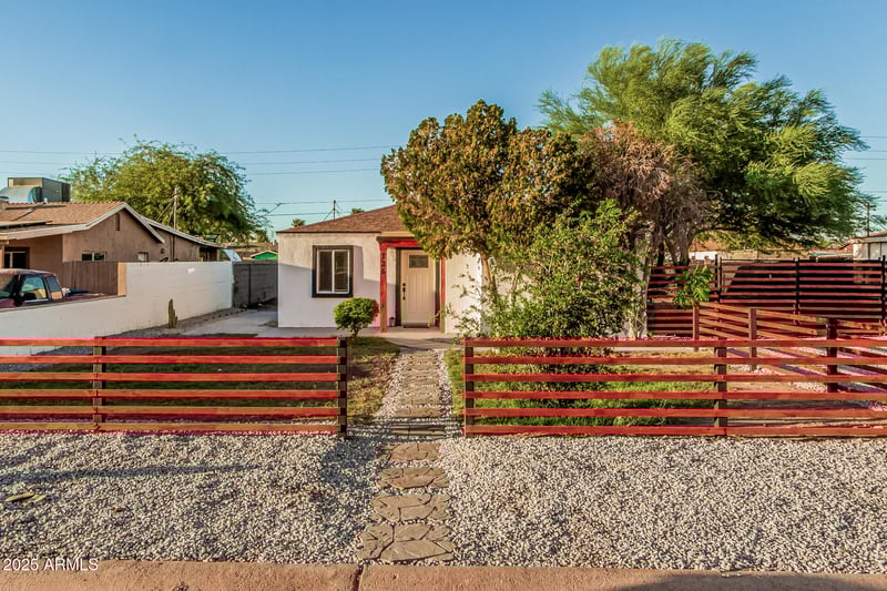 126 Pueblo Ave, Phoenix, AZ 85041
