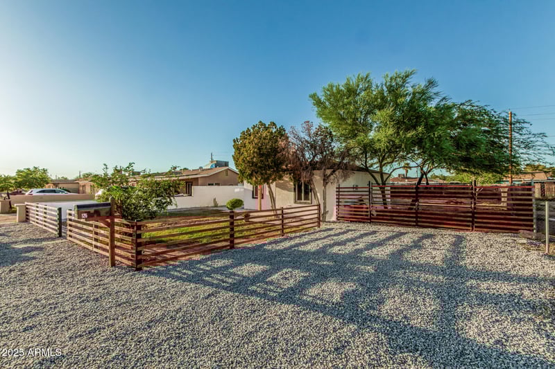 126 Pueblo Ave, Phoenix, AZ 85041