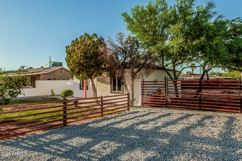 126 Pueblo Ave, Phoenix, AZ 85041