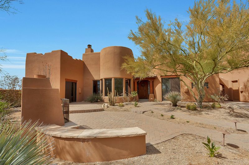 126 W Desert Hills Dr, Phoenix, AZ 85086