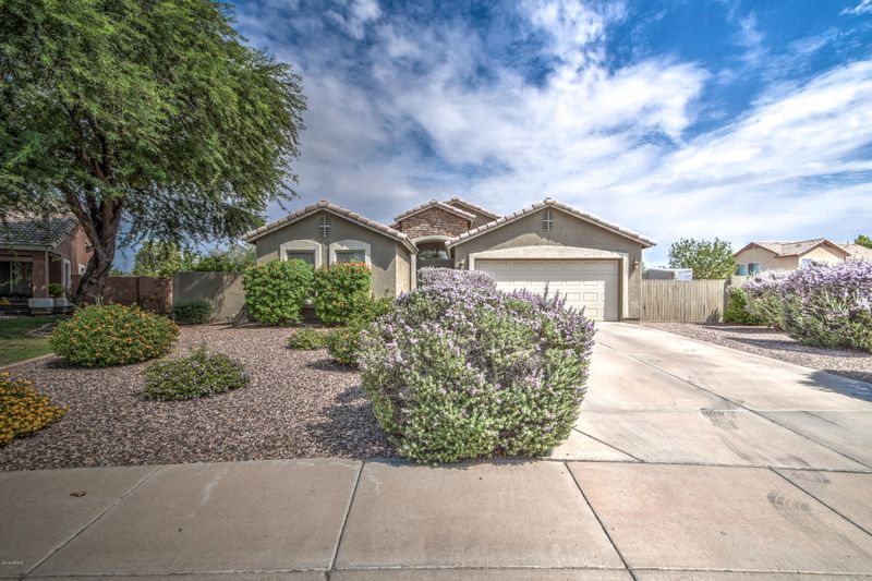 1261 S Honeysuckle Ln, Gilbert, AZ 85296