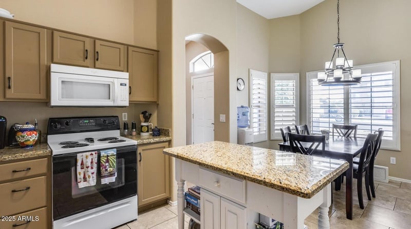 12617 Clarendon Ave, Avondale, AZ 85392