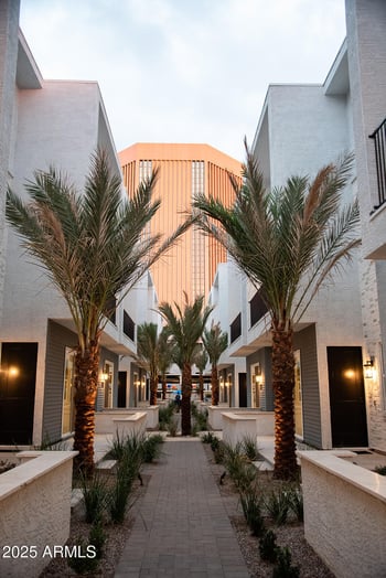 127 Holcomb Ln, Phoenix, AZ 85003