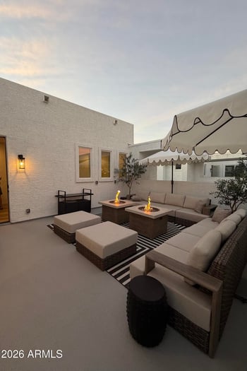 127 Holcomb Ln, Phoenix, AZ 85003