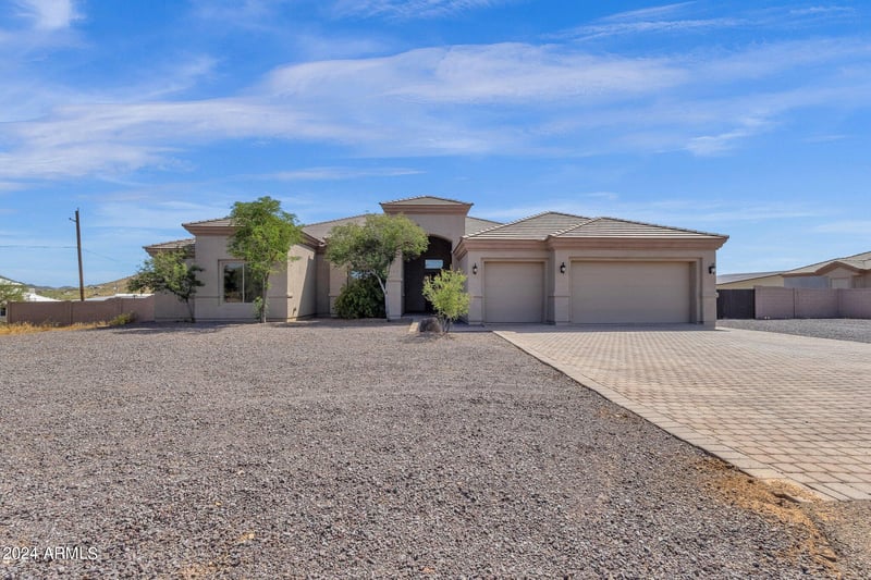127 Sabrosa Dr, New River, AZ 85087