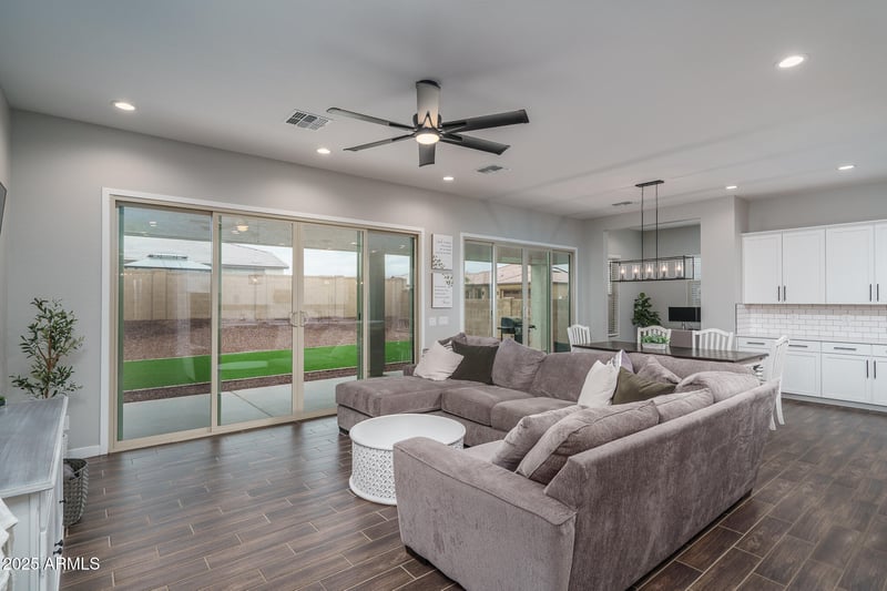 12702 Sierra Vista Dr, Glendale, AZ 85307